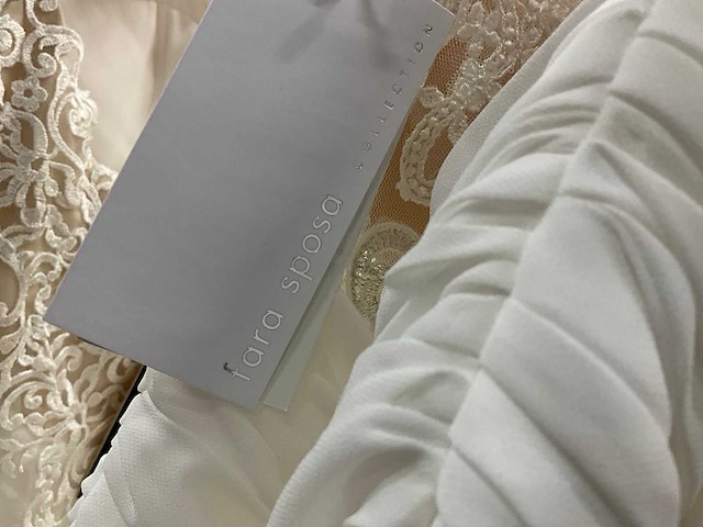 16 bruidsjurken fara sposa (totaalprijs) - afbeelding 31 van  37