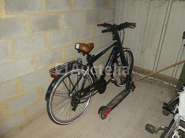 16 diverse fietsen (inbeslagname op straat) - afbeelding 2 van  9