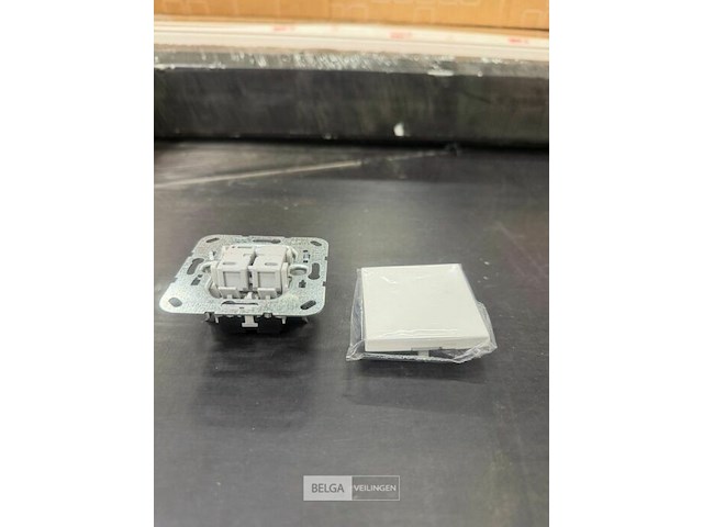 16 dozen drukschakelaars gira - afbeelding 2 van  2