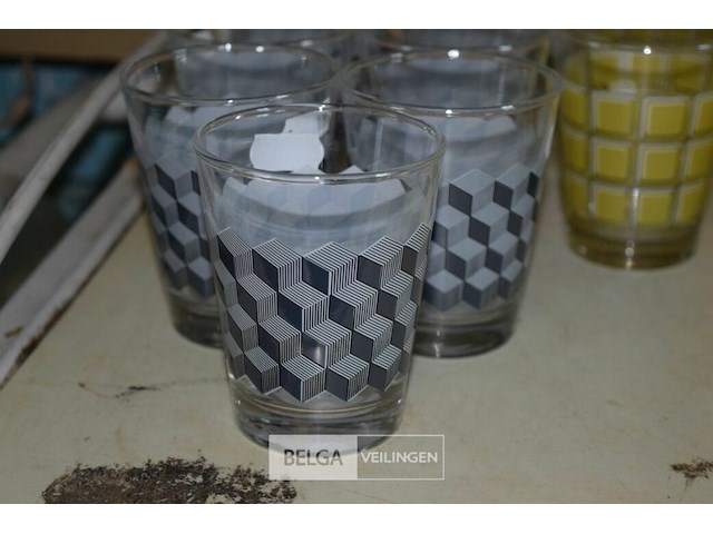 16 drinkflessen - afbeelding 2 van  4