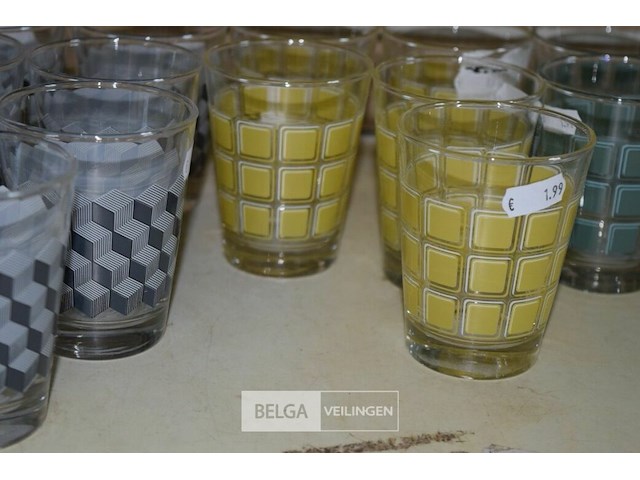 16 drinkflessen - afbeelding 3 van  4