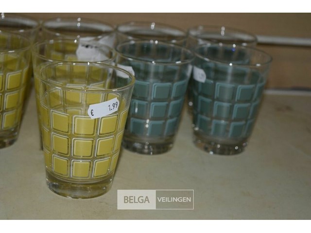 16 drinkflessen - afbeelding 4 van  4