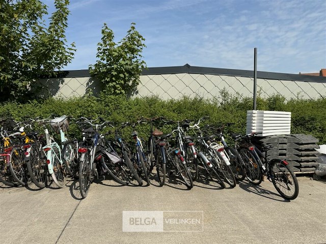 16 fietsen - afbeelding 1 van  5