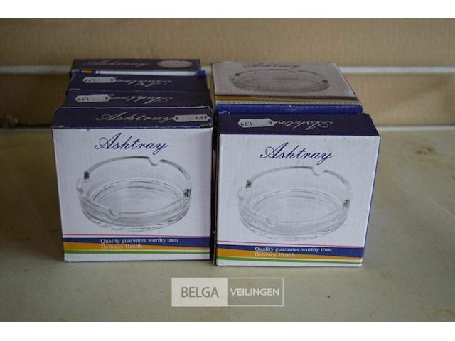 ±16 glazen asbakken - afbeelding 1 van  2