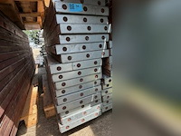 ± 16 houten loopplanken - afbeelding 2 van  2