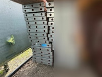 ± 16 houten loopplanken - afbeelding 2 van  2