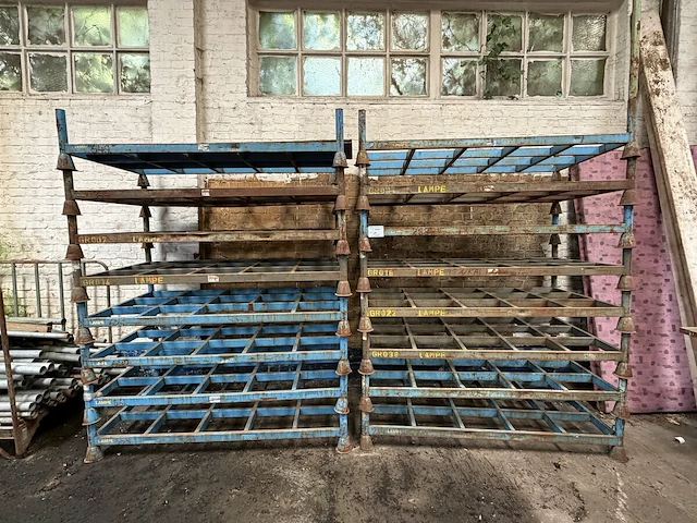 16 metalen stapelbakken - afbeelding 1 van  3