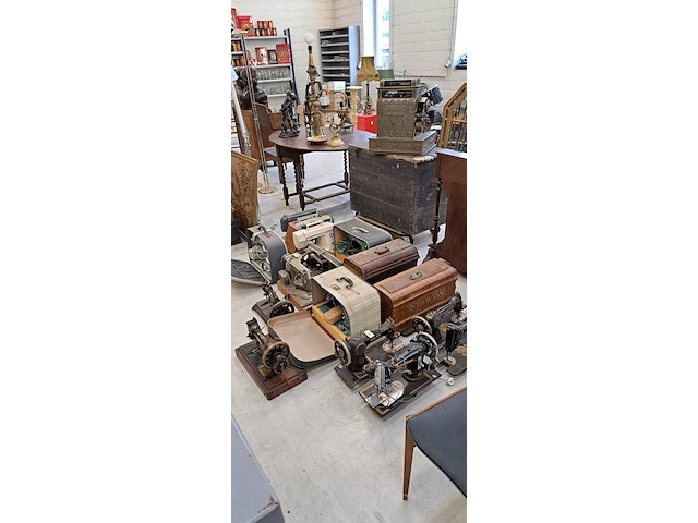 16 naaimachines - afbeelding 1 van  3