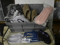 ±16 paar teenslipper div. modellen en maten - afbeelding 1 van  5