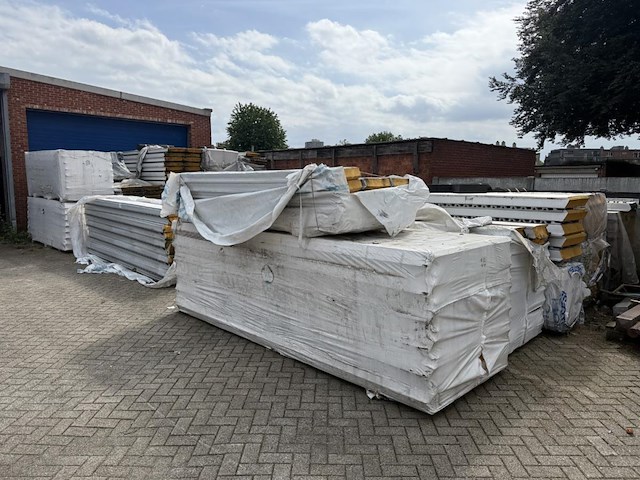 16 pallets geisoleerde dakpanelen - afbeelding 1 van  11