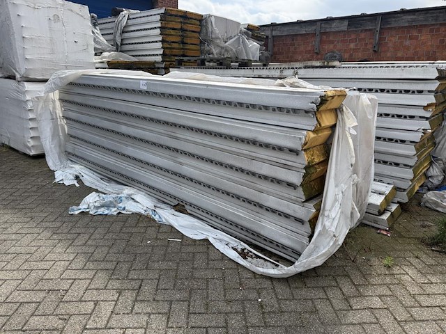 16 pallets geisoleerde dakpanelen - afbeelding 4 van  11