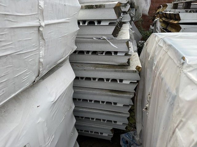 16 pallets geisoleerde dakpanelen - afbeelding 7 van  11