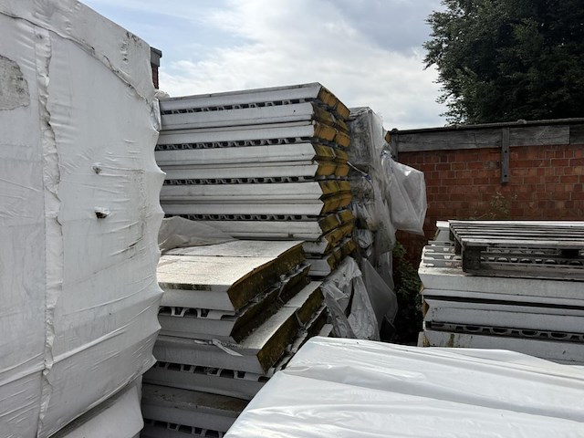 16 pallets geisoleerde dakpanelen - afbeelding 8 van  11
