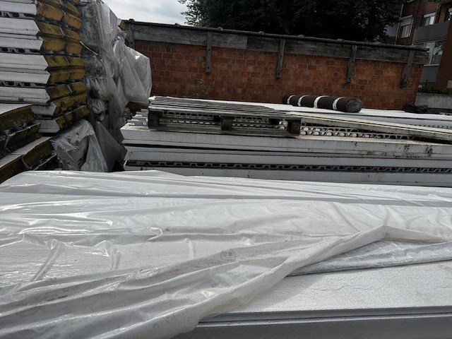 16 pallets geisoleerde dakpanelen - afbeelding 9 van  11