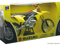 1/6 schaalmodel motor suzuki rm-450 - afbeelding 1 van  2
