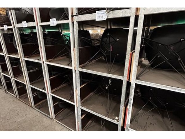 16 stoelen + 2 karren - afbeelding 7 van  9