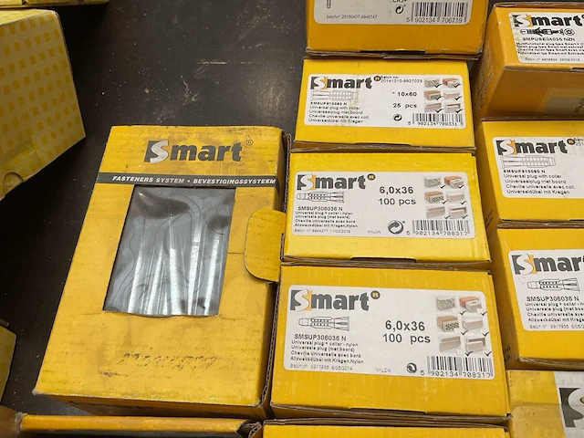 16 x dozen metalen kozijnpluggen; pluggen - afbeelding 6 van  8