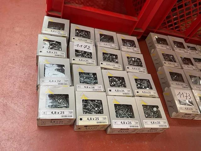 16 x dozen zelborende schroeven met afdekplaatje - afbeelding 1 van  8
