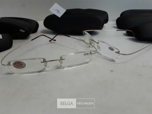 16 x leesbril in opbergdoosje mix sterkte - afbeelding 3 van  3