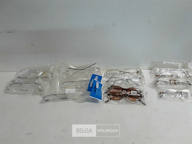 16 x leesbril mix sterkte en modellen - afbeelding 2 van  3