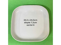 164x diverse witte schalen en kommen + glazen kommen / alles opgeboregen in pvc-stapelbakken - afbeelding 1 van  10