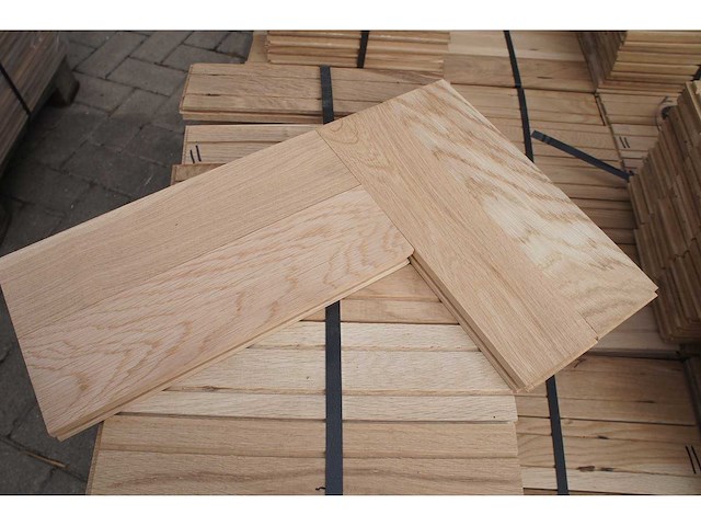 16,56 m² massief eiken visgraatparket 21mm - afbeelding 1 van  3