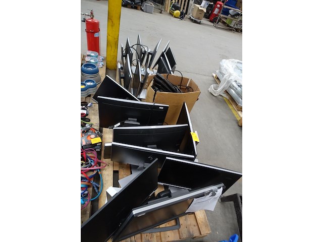 16x diverse computerschermen hp - afbeelding 1 van  4