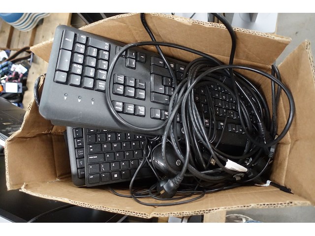 16x diverse computerschermen hp - afbeelding 3 van  4