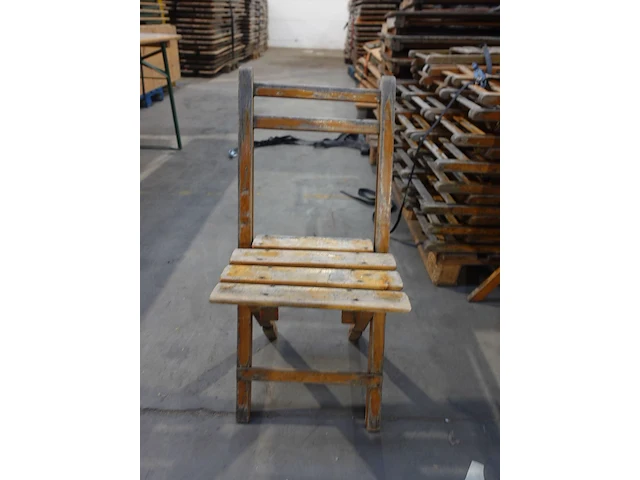 16x inklapbare houten tafel + 42x inklapbare houten stoel - afbeelding 2 van  5