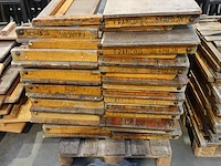 16x inklapbare houten tafel + 42x inklapbare houten stoel - afbeelding 5 van  5