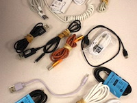 16x kabels en autolader, diverse types waaronder lightning, usb-c en micro-usb, deels nieuw in verpakking, werking niet gekend - afbeelding 1 van  1