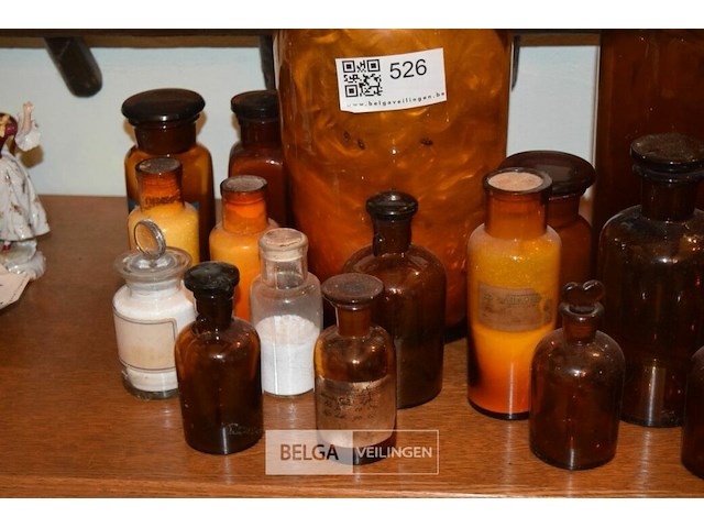 ±17 div glazen apotheekflessen - afbeelding 3 van  5