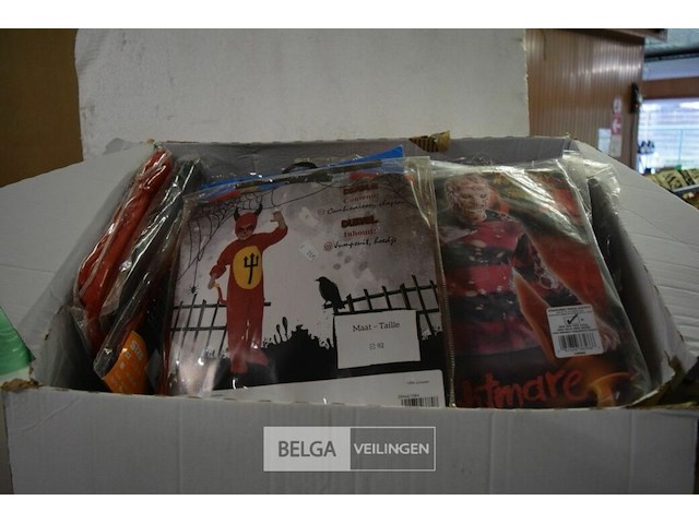 ±17 div maten en soorten verkleedpakjes - afbeelding 1 van  4