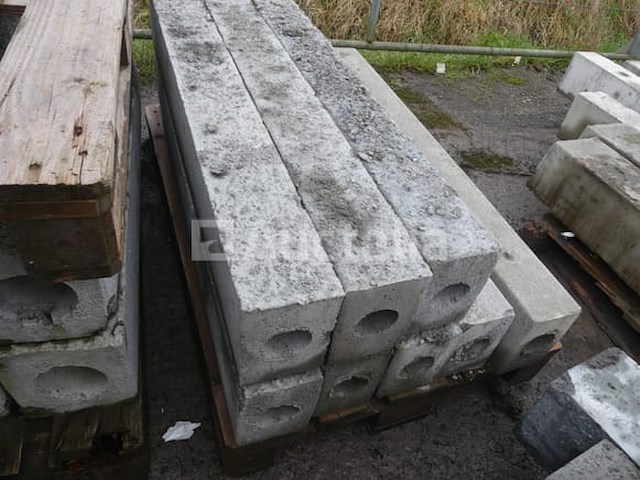 17 diverse betonnen latei - afbeelding 1 van  4