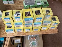 17 dozen dakplaatschroeven