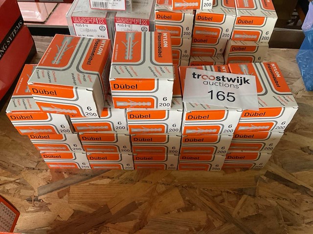 17 dozen pluggen - afbeelding 1 van  4