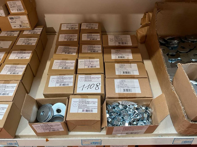 17 dozen ringen en moeren m10 - afbeelding 1 van  4
