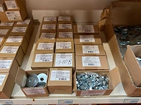 17 dozen ringen en moeren m10