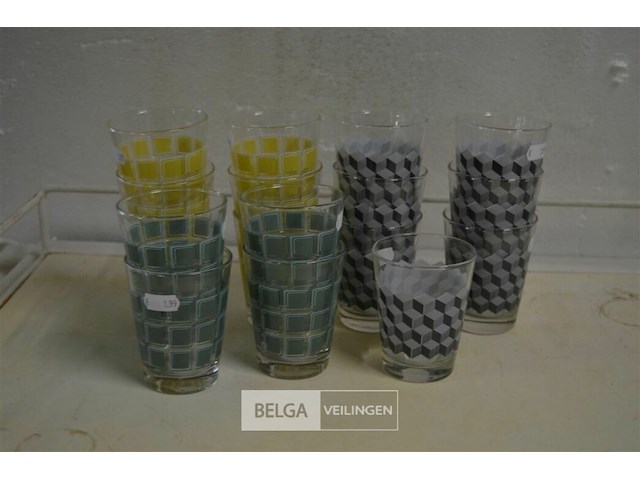 ±17 glazen - afbeelding 1 van  3