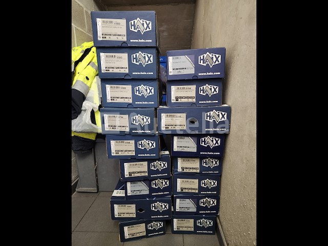 17 paar haix black eagle veiligheidsschoenen - afbeelding 1 van  1