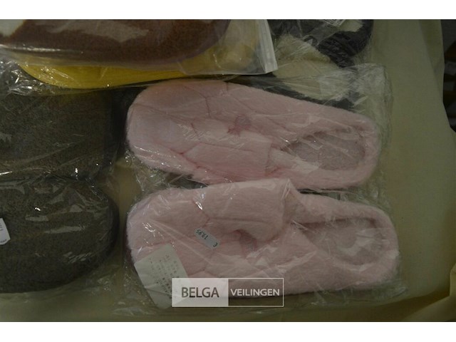 ±17 paar huissloffen div maten - afbeelding 2 van  3