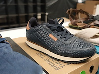 17 paar schoenen