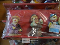 ±17 setjes clown beeldjes - afbeelding 5 van  8