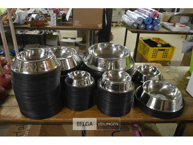 ±170 div hondenvoerbakjes div maten - afbeelding 1 van  5