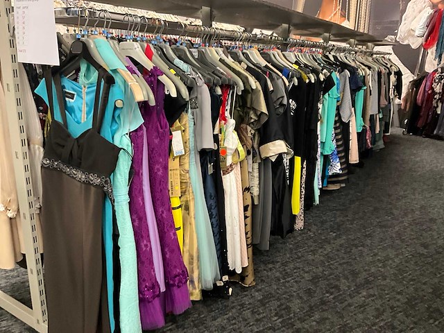 173 diverse cocktailjurken/sets (totaalprijs) - afbeelding 1 van  142