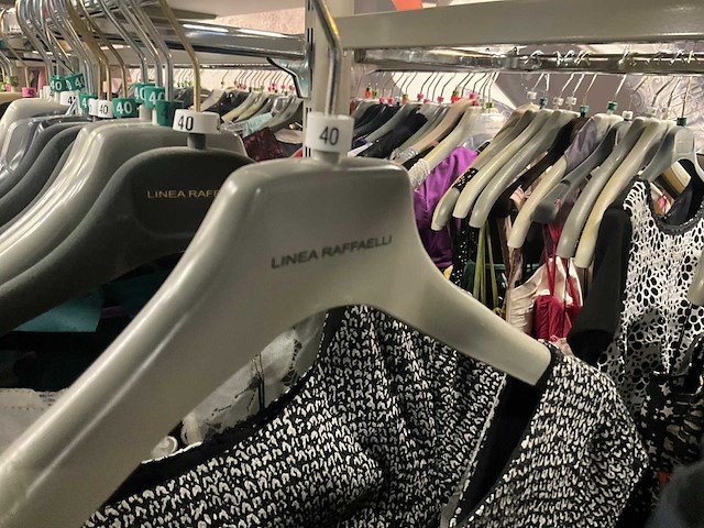 173 diverse cocktailjurken/sets (totaalprijs) - afbeelding 56 van  156