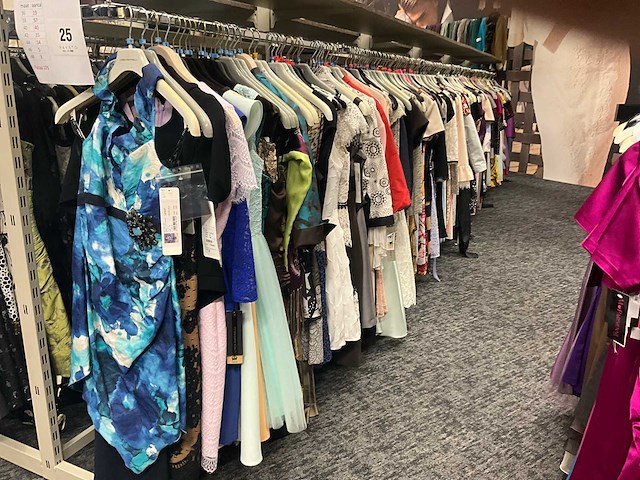 173 diverse cocktailjurken/sets (totaalprijs) - afbeelding 1 van  152