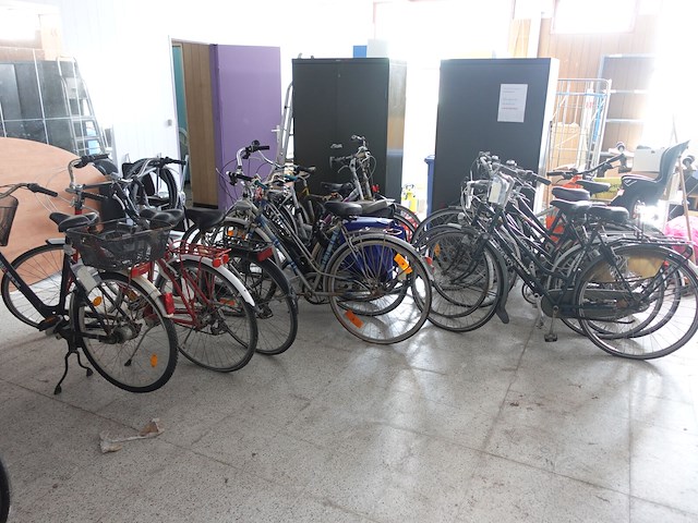17x diverse damesfiets - afbeelding 1 van  11
