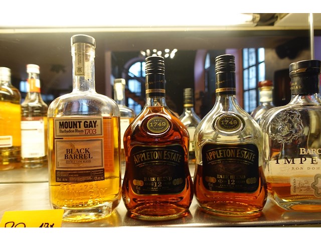 17x diverse flessen rum - afbeelding 2 van  6