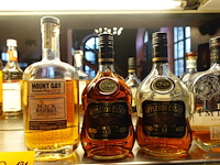 17x diverse flessen rum - afbeelding 2 van  6